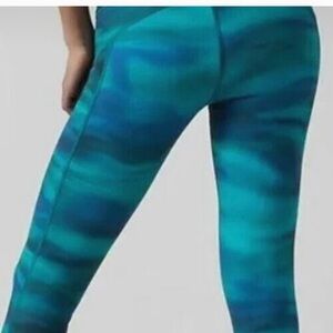 guc Athleta rwinier printed tight brilliance cool Teal Leggings - Size XS